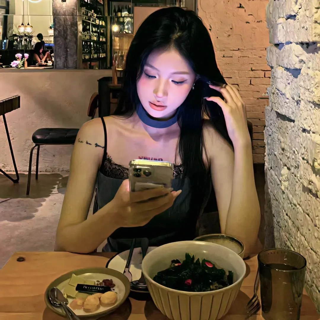 【末日求生】《活着/#ALIVE》刘亚仁朴信惠：足不出户如何在丧尸围城的高层公寓中硬核求生